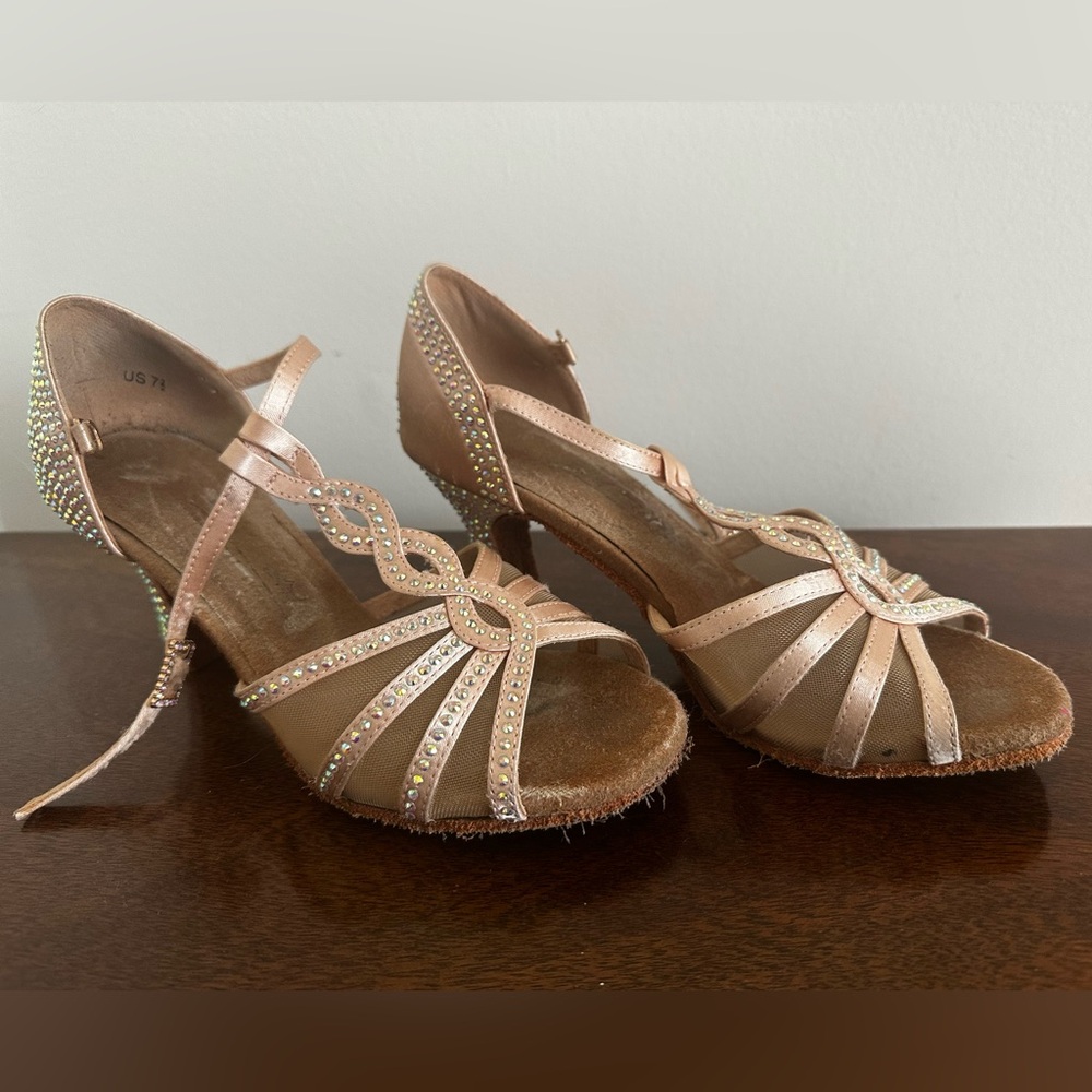 Very fine Latin salsa/bachata shoes. Used.